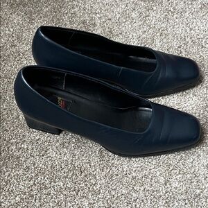 AEROSOLES Women's Navy Heels